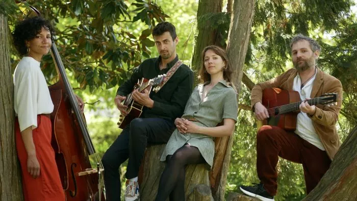ELISA CHANTE JEANNE