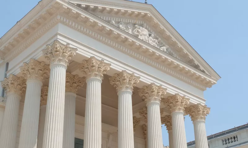 Détail des colonnes du palais de justice de Montpellier (PTX3281)