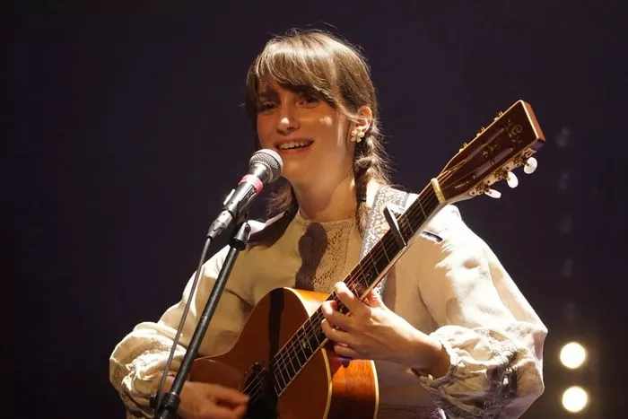 Concert folk dans un salon à Saint-Max