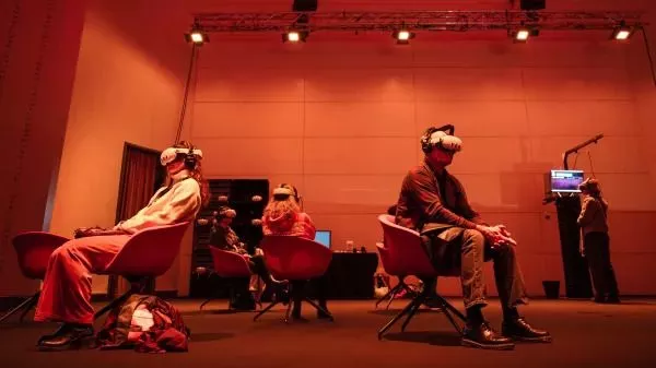 Affiche : GIFF PRO | TALKS | EXTENDED REALITIES – CASQUES, LUNETTES, INTERFACES : LES NOUVEAUX OUTILS DE L'IMMERSION